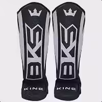 Caneleira BKS Muay Thai MMA Kickboxing Profissional Reforçada Com Regulagem