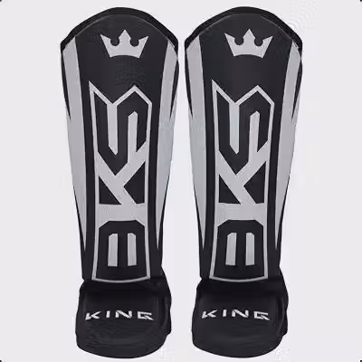 Caneleira BKS Muay Thai MMA Kickboxing Profissional Reforçada Com Regulagem