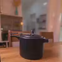 Panela de Pressão 7 Litros Antiaderente Teflon – Fechamento Interno Seguro e Resistente Selo INMETRO (Preto)