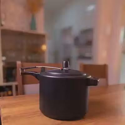 Panela de Pressão 7 Litros Antiaderente Teflon – Fechamento Interno Seguro e Resistente Selo INMETRO (Preto)